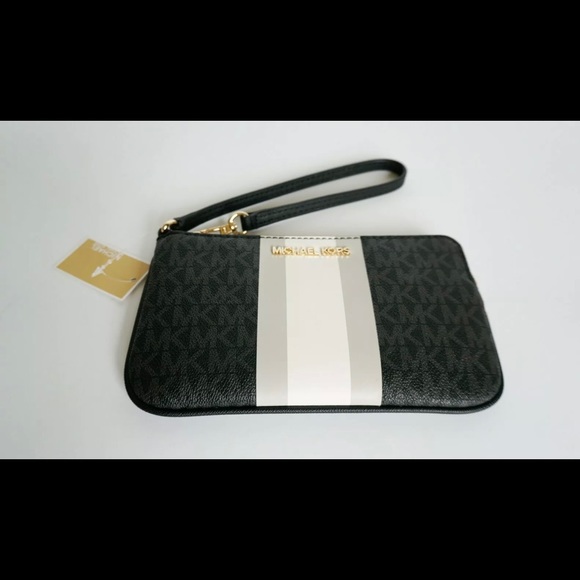 Michael Kors Jet Set Signature Stripe Wristlet. - Picture 5 of 8